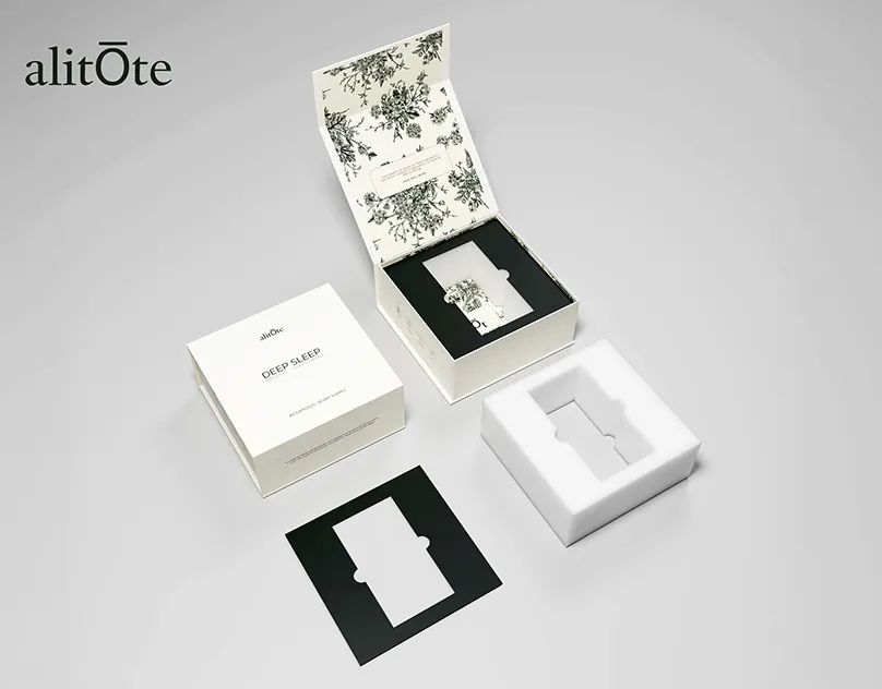 Magnetic closure box with custom insert by Mueen Haider